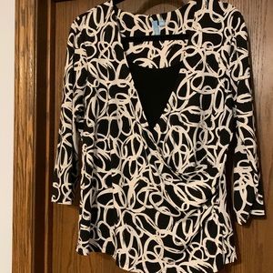 🥰2/$10 - XL b-slim black and white stretch top, tummy control